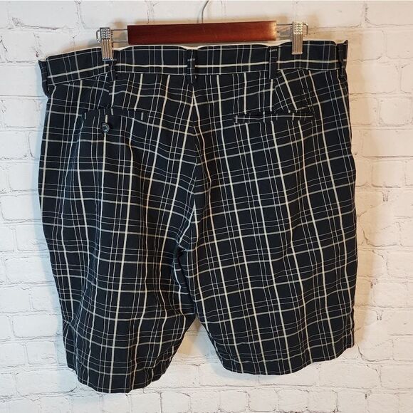 Men's PGA Tour golf shorts, size 40 - Picture 3 of 3